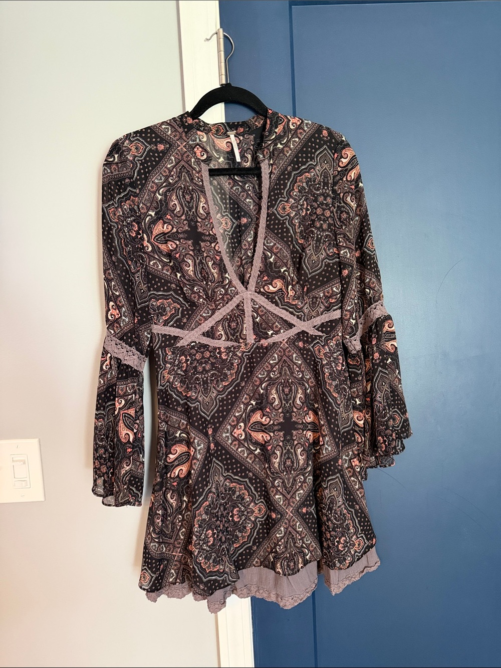 Free People Paisley Mini Dress Black & Pink Size 12 vintage style gorgeous boho